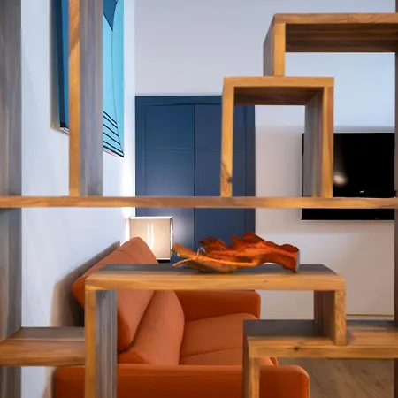 Portico 75 Neapol
