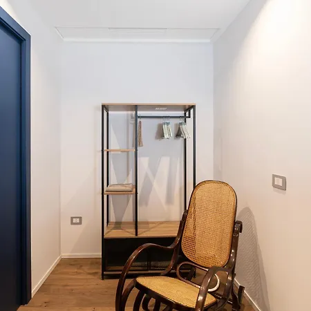 Portico 75 Neapol